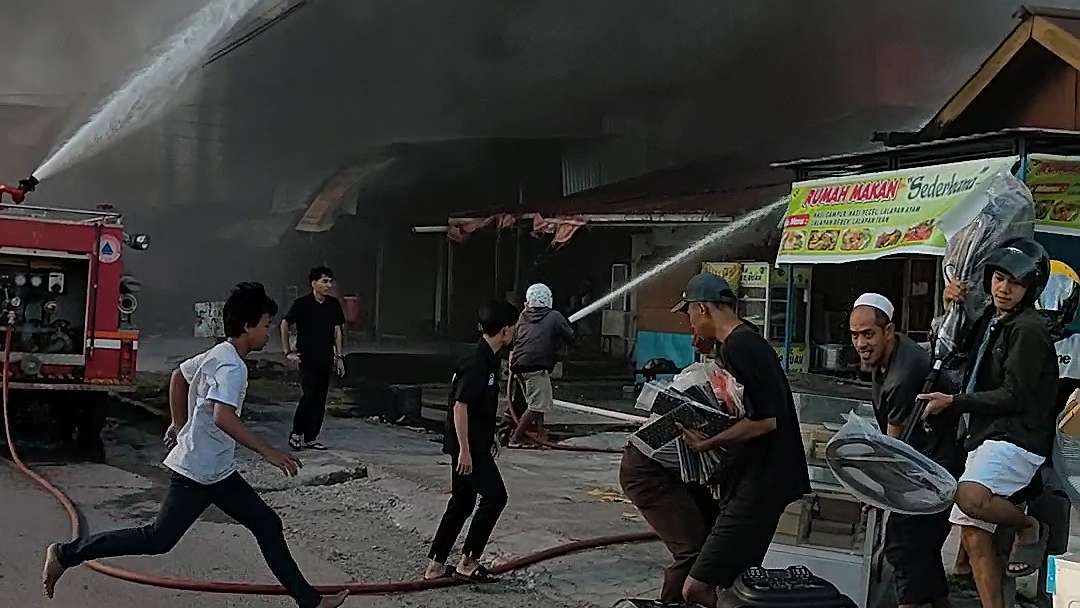 kebakaran-di-jalan-yos-sudarso-diduga-bermula-dari-kompor