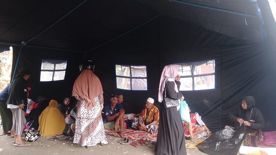 Korban kebakaran di tenda perlindungan. Foto: Martha/ Papua60detik