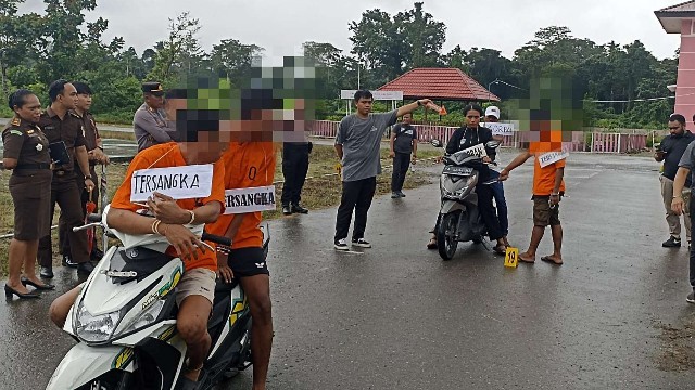 rekonstruksi-pembunuhan-di-jalan-hasanuddin-tersangka-peragakan-27-adegan