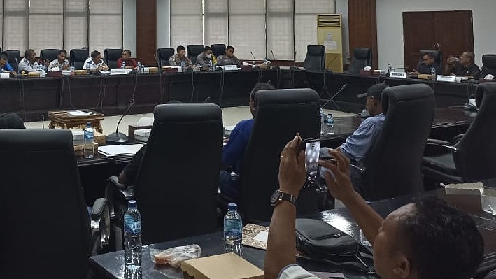 rapat-dengar-pendapat-dprd-mimika-panggil-sopir-rental-maxim-timika