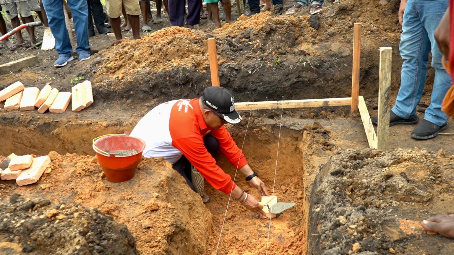 pj-bupati-mappi-letakan-batu-pertama-pembangun-gbi-gunung-kemuliaan