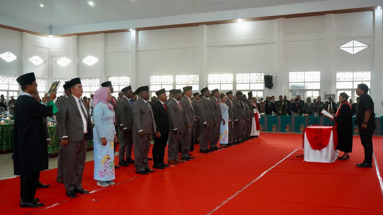 25-anggota-dprd-mappi-periode-2024-2029-resmi-dilantik-ketua-pn-merauke