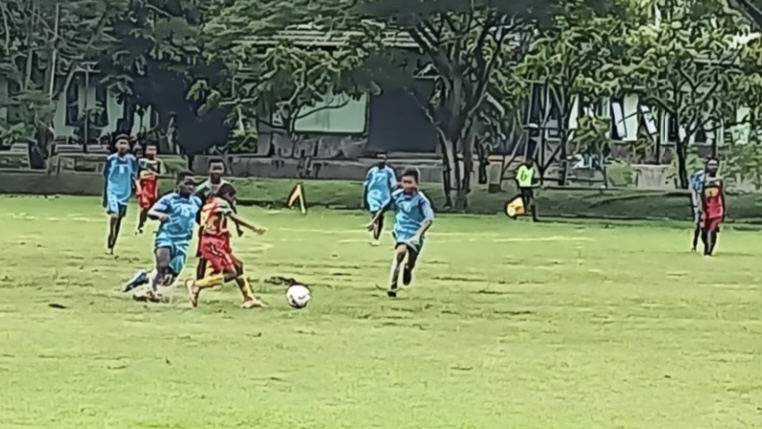 Pertandingan antara SSB Airelns vs Amor. Foto: WBFC