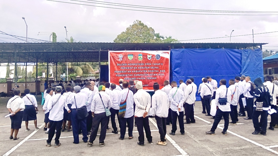 124-calon-pppk-kabupaten-deiyai-ikut-tes-cat-tahap-ii
