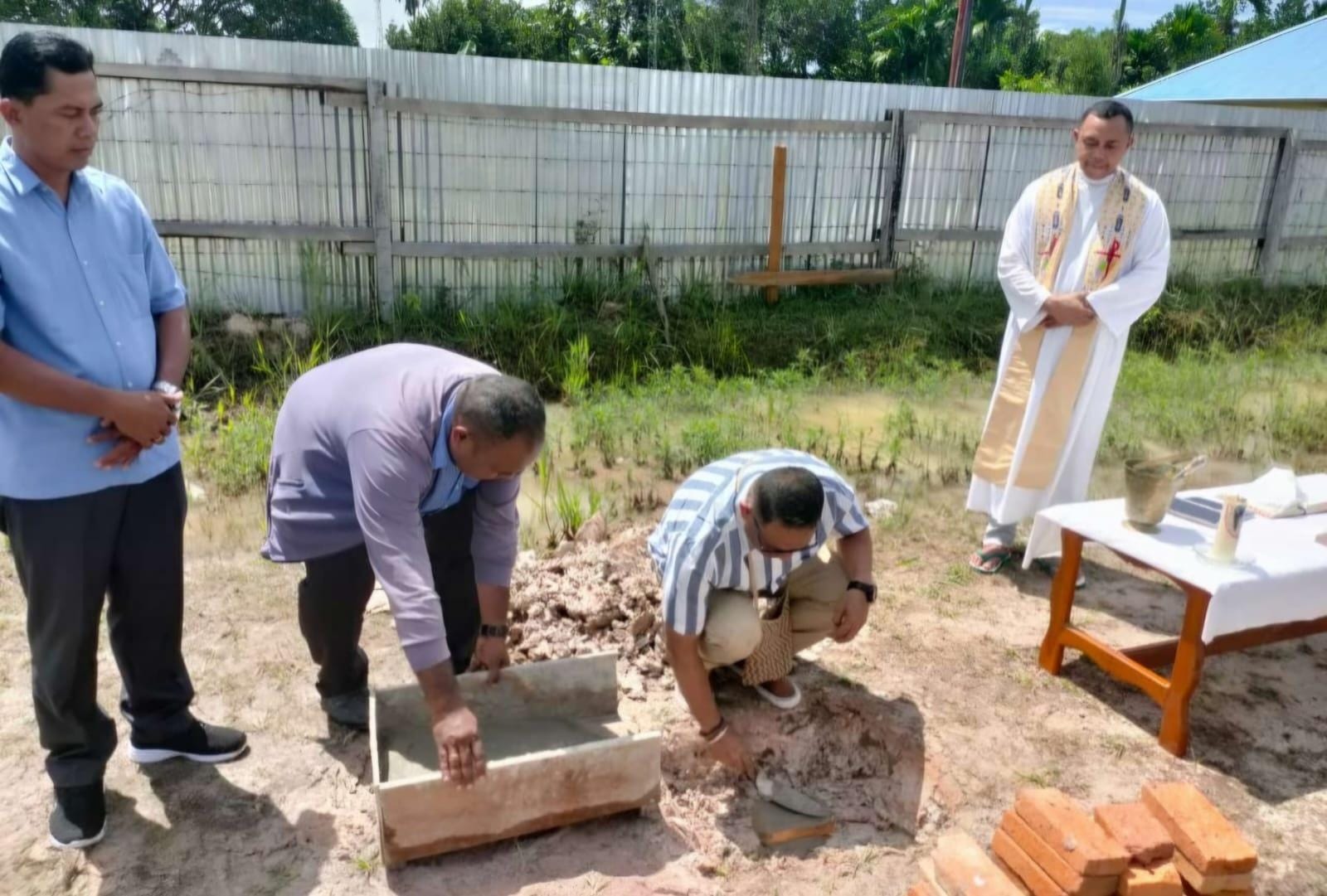 pj-bupati-mappi-letakan-batu-pertama-pembangunan-taman-doa-gua-maria