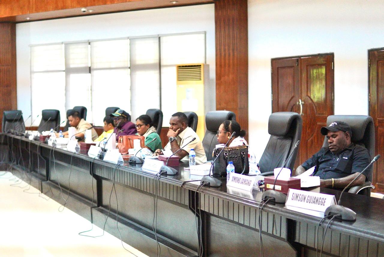 komisi-iv-dprk-mimika-soroti-dlh-soal-minimnya-tps-dan-armada-sampah