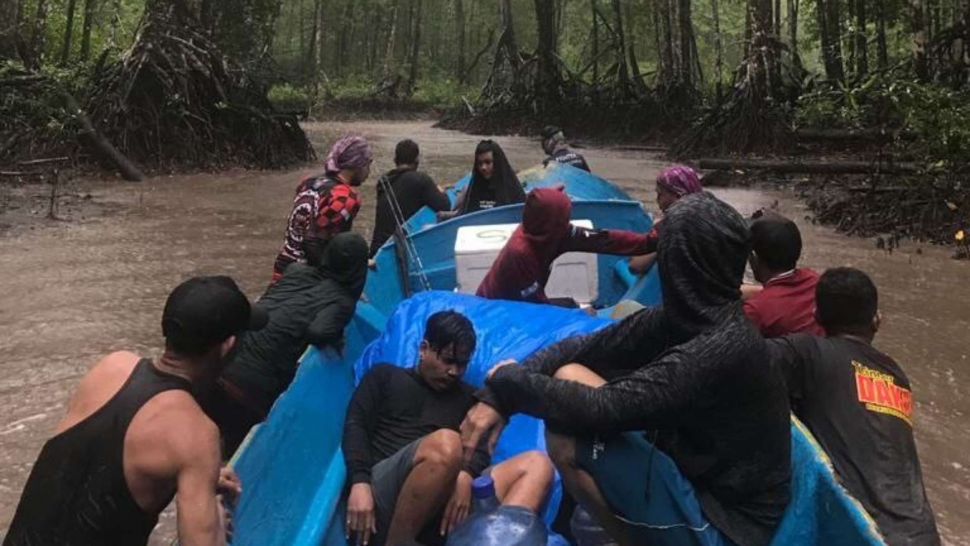 ke-pantai-amar-yang-penuh-drama